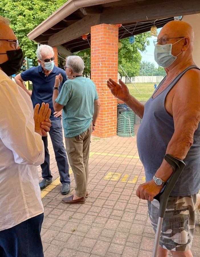 Maggioni in tour a Borsano: «C'è bisogno di una svolta, brava l'associazione Folklore e Sport»