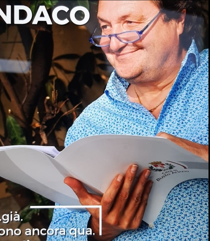 Busto, nuove polemiche per un manifesto di Farioli. Sabba lo attacca, lui replica: «Una bozza»