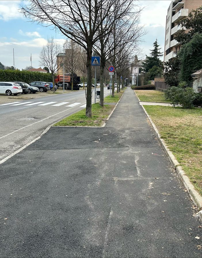 I nuovi marciapiedi di via Valle Olona, sotto i lavori iniziati in corso XX settembre