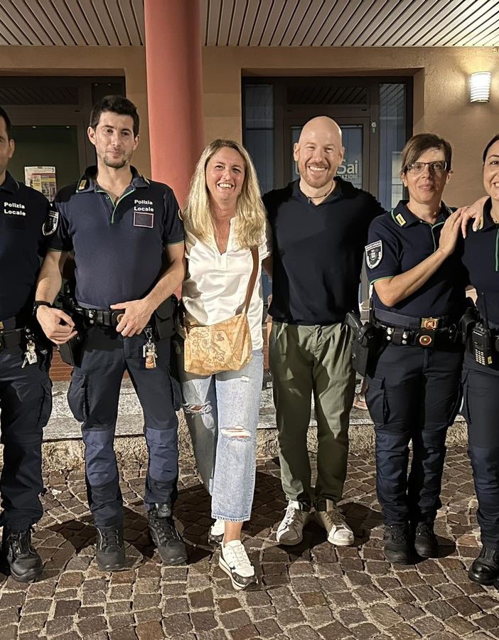 La foto postata dal sindaco con la polizia locale