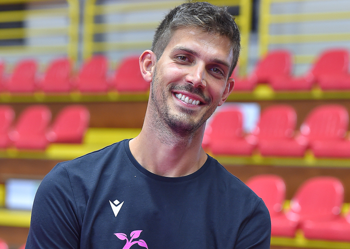 Marco Musso, “per sempre uno di noi”. Sotto, Alice Degradi top scorer tra le farfalle