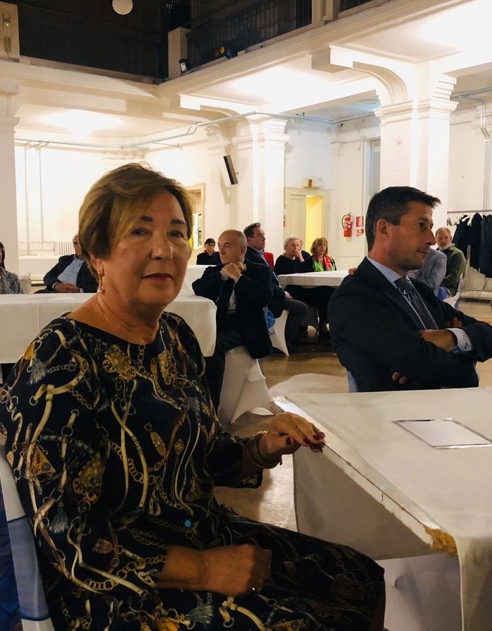 Maria è l'ideatrice della serata per Franco