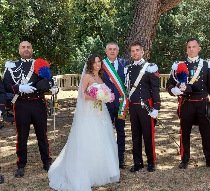 Emozioni e alte uniformi: un matrimonio da favola