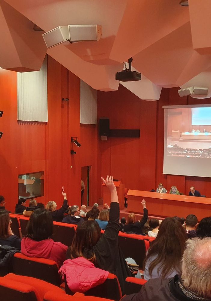 Caro-mensa, incontro fra genitori e Comune. L’impegno: «Più fasce Isee per contenere gli aumenti»