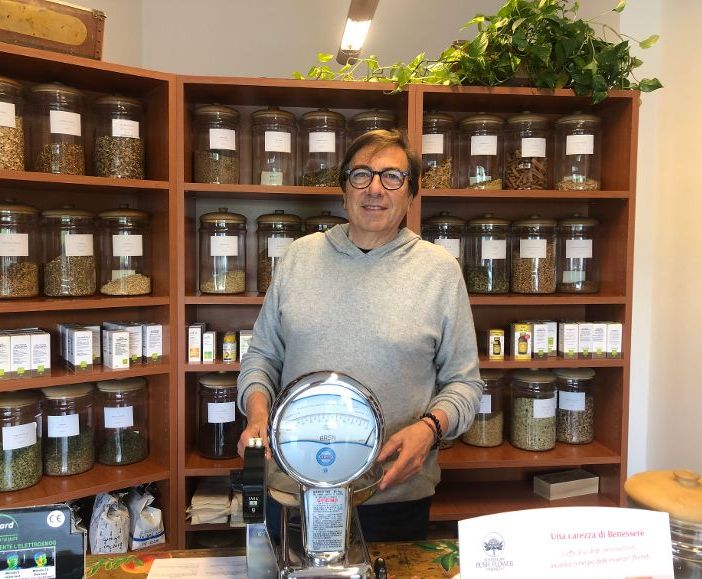 VIDEO e FOTO. Giuseppe Montalto, l’esperto bustese della “farmacia di Dio”