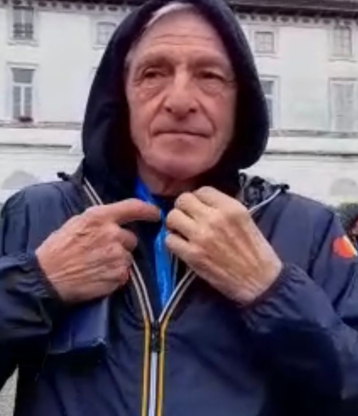 ASPETTANDO IL GIRO/VIDEO. Moser sotto la pioggia: «Basso, che bella carriera. E suo papà ama il nostro vino»