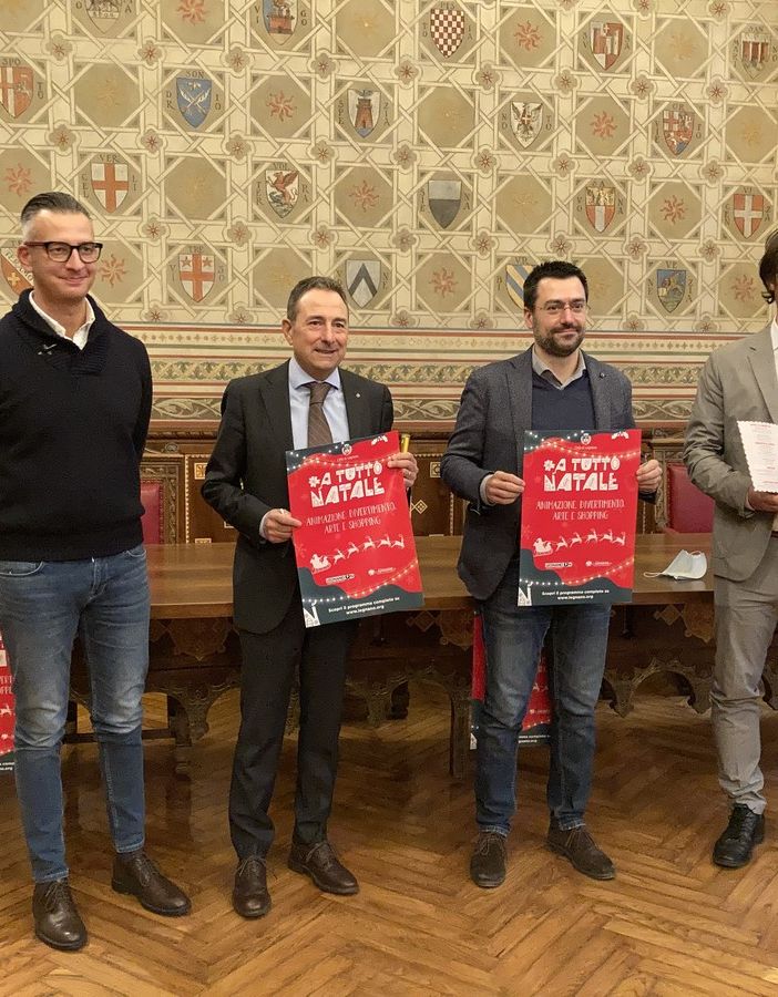 La presentazione nella sala degli stemmi