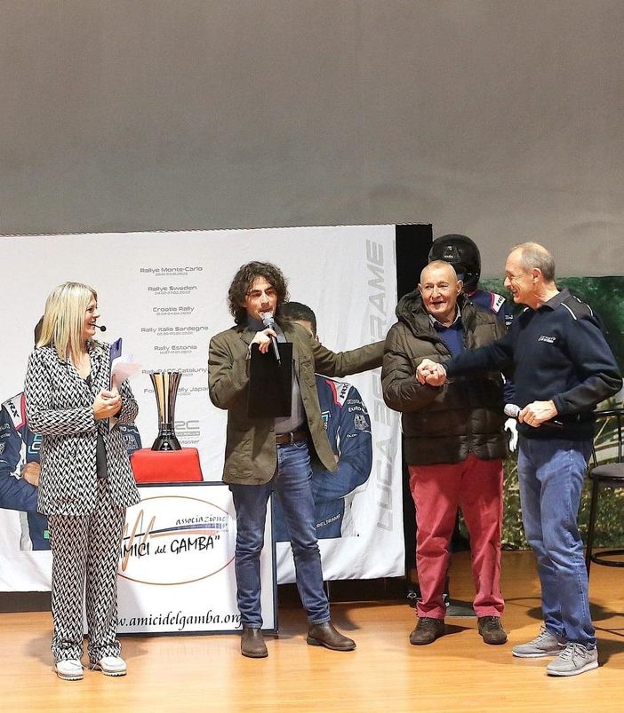 La foto postata da Rosanna, moglie di Mauro Miele, in ricordo di Mario Manzoni, terzo da destra