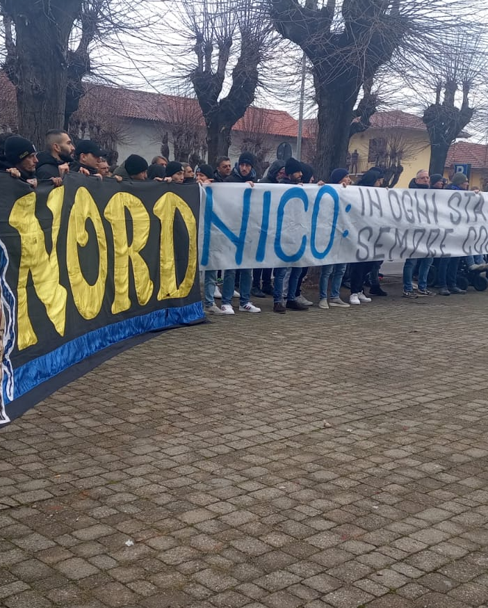 L'affetto dei tifosi dei funerali nella foto dell'amica di famiglia Gaia Giudici e la foto postata dall'Inter club Turbigo