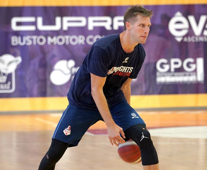 Nik Raivio torna ad allenarsi nei Knights