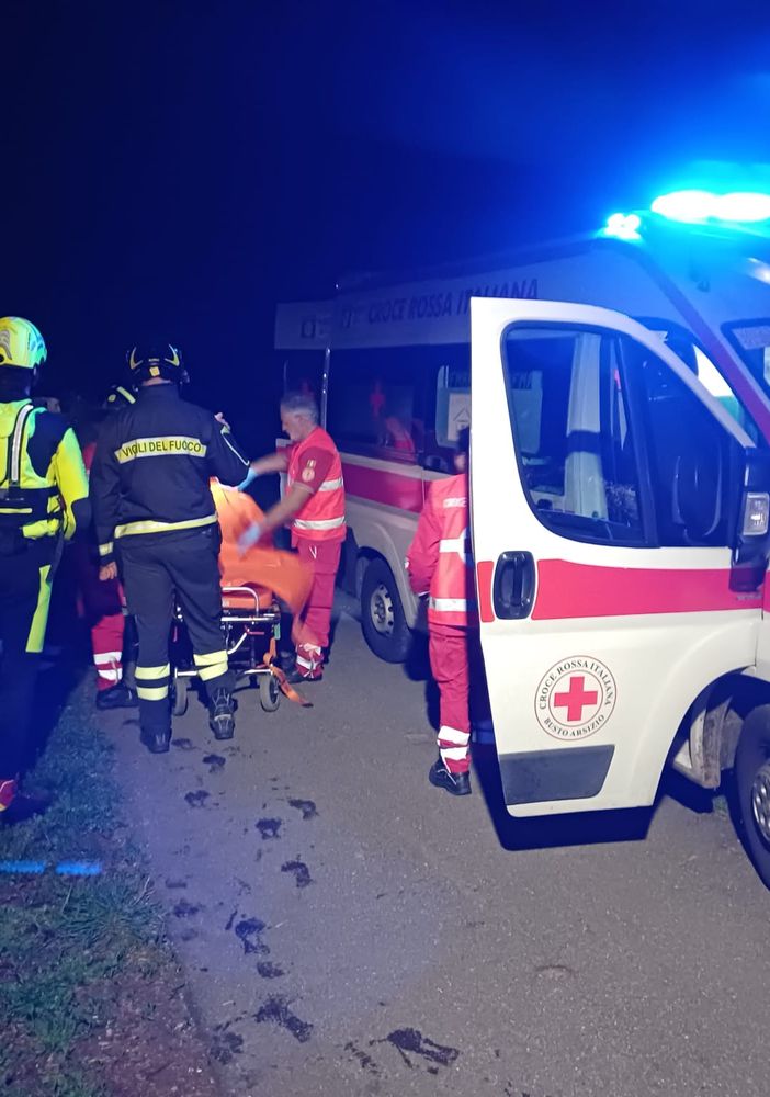 Donna si butta nell'Olona: salvata dai vigili del fuoco