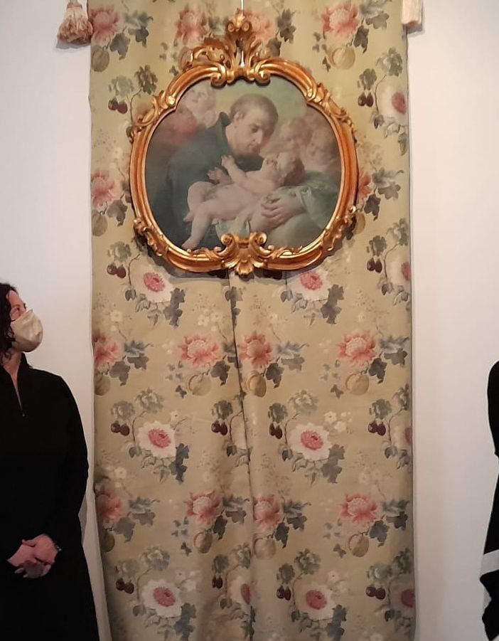 Sant’Antonio con il bambino: la delicatezza di un abbraccio in mostra a Busto, palazzo Cicogna