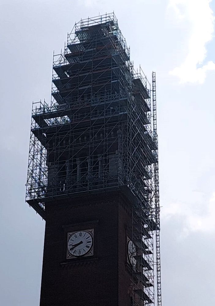 Un fulmine ferma nuovamente l’orologio del campanile di San Giulio