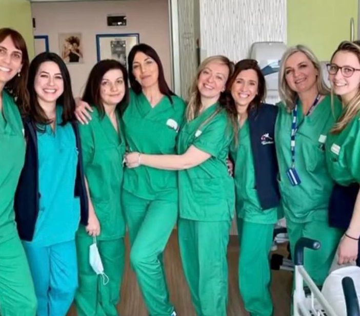 Il team di Busto Arsizio. Sotto, quello di Gallarate. Ultime due foto: la Casa di Comunità di Saronno e le ostetriche del Consultorio Famigliare