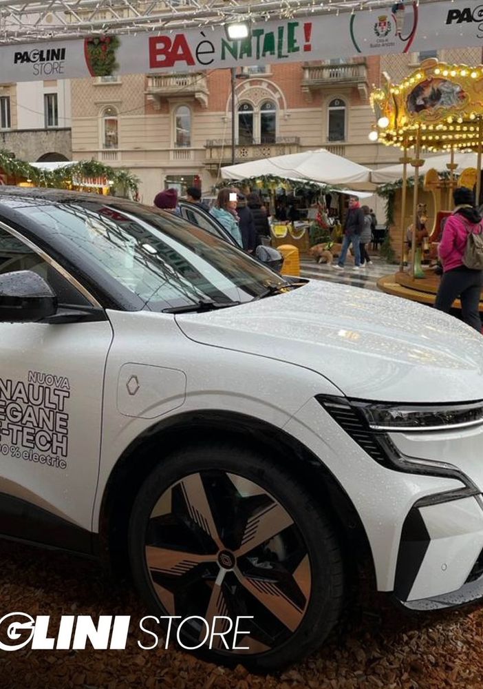 Il Natale è luce e musica, parola di Renault Mégane E-Tech