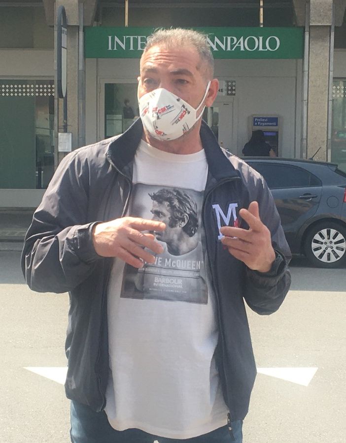 Paolo Busacca, anima del Centro Studi Karate, ieri in piazza della Chiesa Vecchia di Sacconago