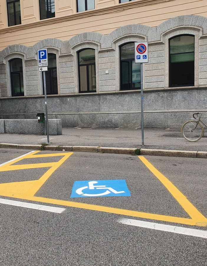 Busto, la riqualificazione delle aree di sosta parte dai parcheggi per le persone con disabilità
