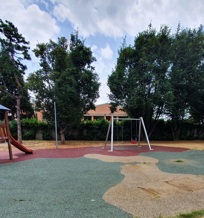 Busto, gioco rimosso ma non rimpiazzato al parco di via Genova. Famiglie in attesa