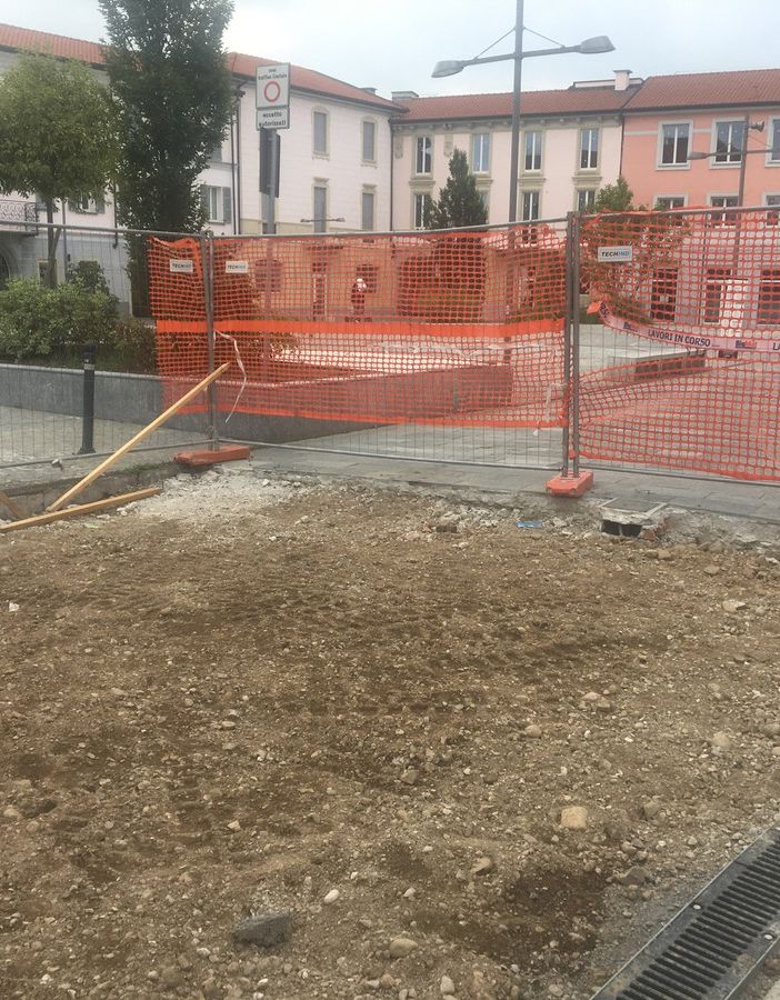 Stop al ballo della mattonella in centro a Busto: forse è la volta buona