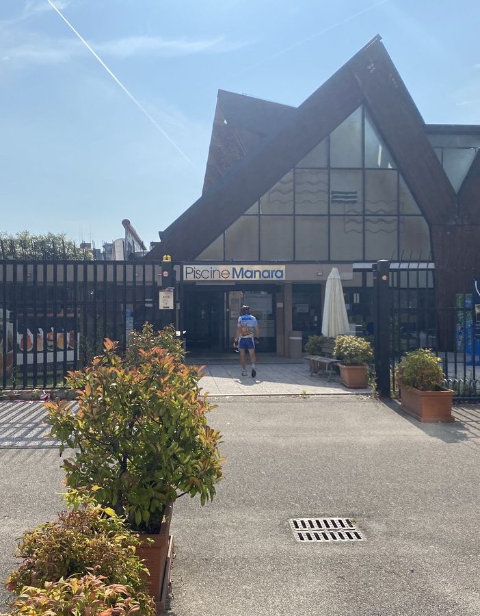 I primi ingressi alla piscina Manara &quot;Marco Sartori&quot; questa mattina