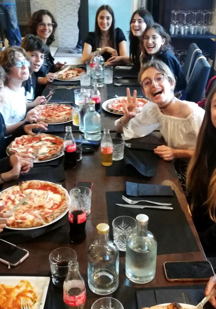 Aria di festa per i giovani attori dell’istituto “Fermi” e della scuola media “San Giulio” di Castellanza