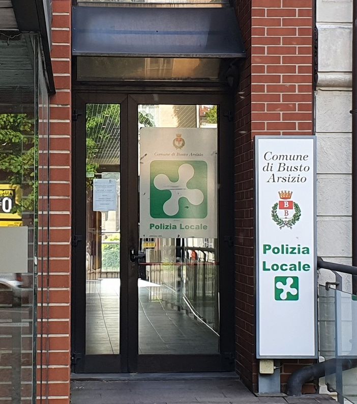 L’elogio di un cittadino siracusano per un’agente della Polizia locale di Busto: «Professionalità e straordinaria gentilezza»