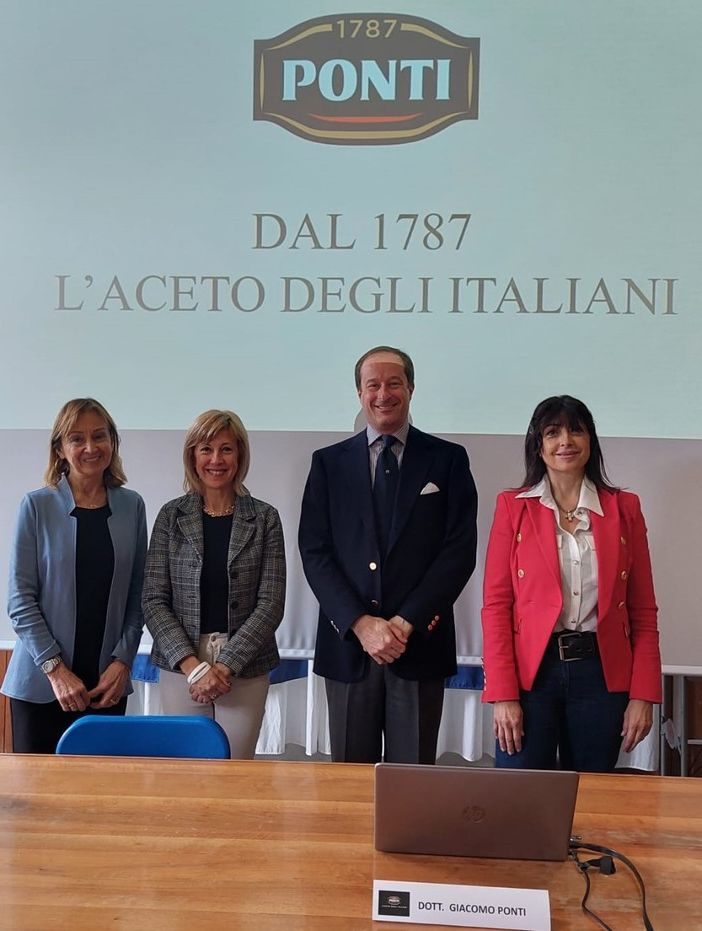 VIDEO. Al Fermi sale in cattedra Giacomo Ponti: «Vi esorto a essere “golosi” di tutte le opportunità di formazione che la vita vi offre»