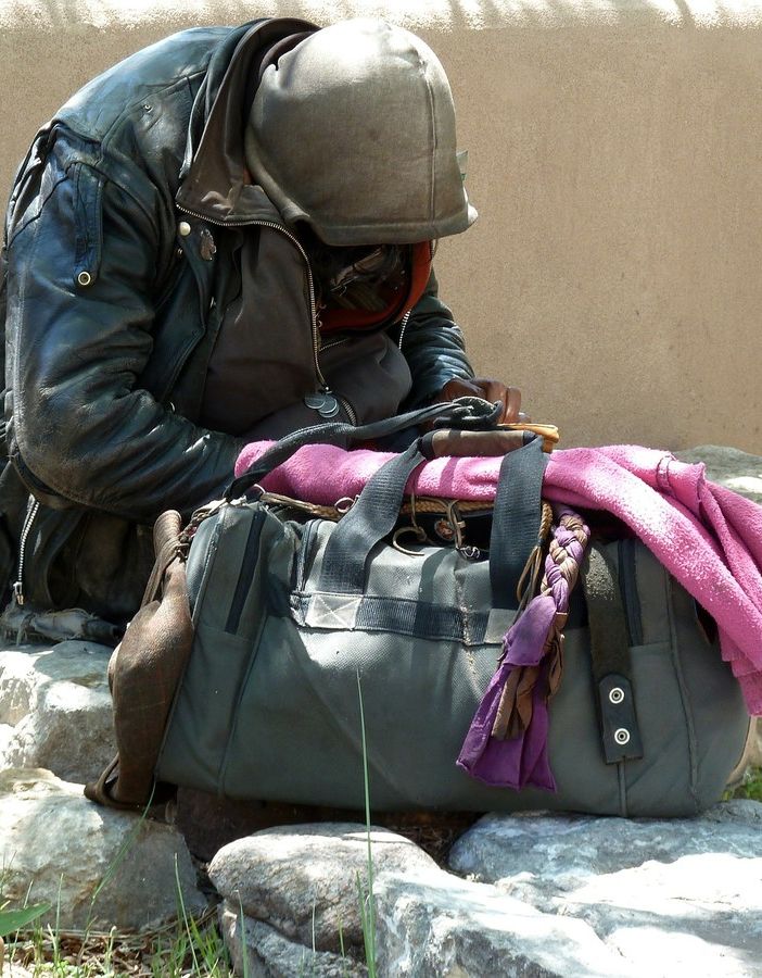 Vestiti e coperte: si raccolgono in caserma