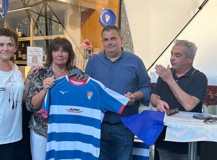 All’asta la maglia della Pro Patria: «La donerò alle Cuffie Colorate»