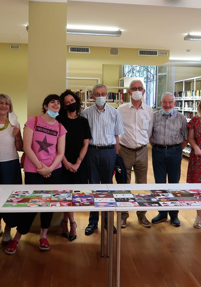Gli autori e i promotori del libro con Silvia Cassani, che ha realizzato il suo sogno dei disegni commentati in bustocco, e la vicesindaco Manuela Maffioli (foto di Giampietro Castignone)