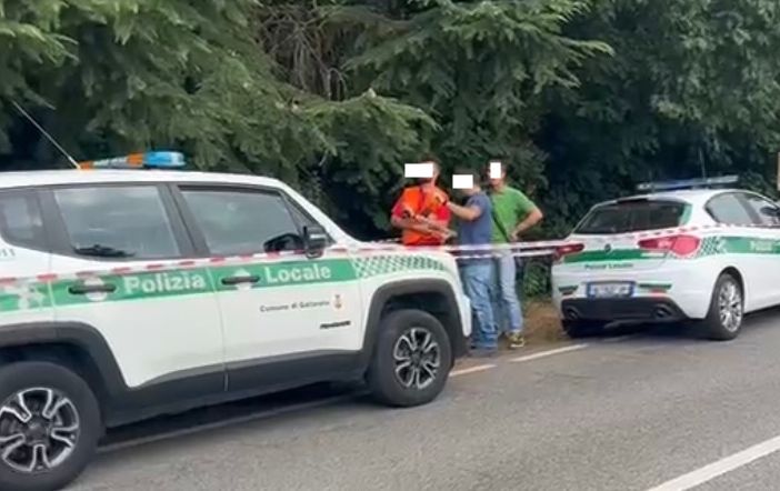L'opposizione a Cassani dopo il gesto agli attivisti: «Gallarate merita un sindaco migliore»