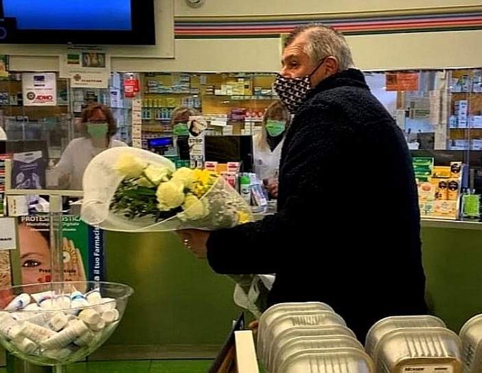 I fiori del sindaco Puricelli per Erica Mosca: «Samarate non la dimenticherà mai»