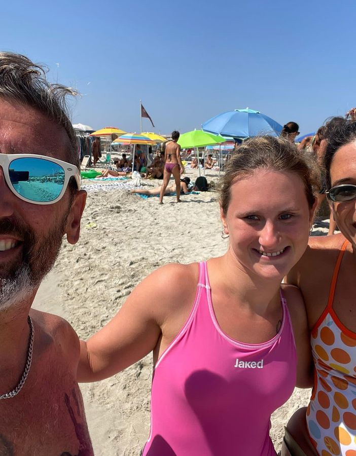 FOTO. Il grande cuore di Martina Rabbolini: nuota nel mare di Sardegna per le Pediatrie
