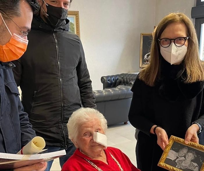 Cento candeline per Mariuccia, moglie di Felice Musazzi