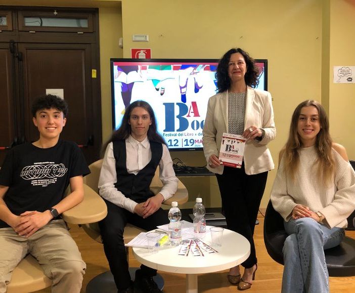 VIDEO E FOTO. Libri, social e giovani: il segreto del successo della booktoker Carolina