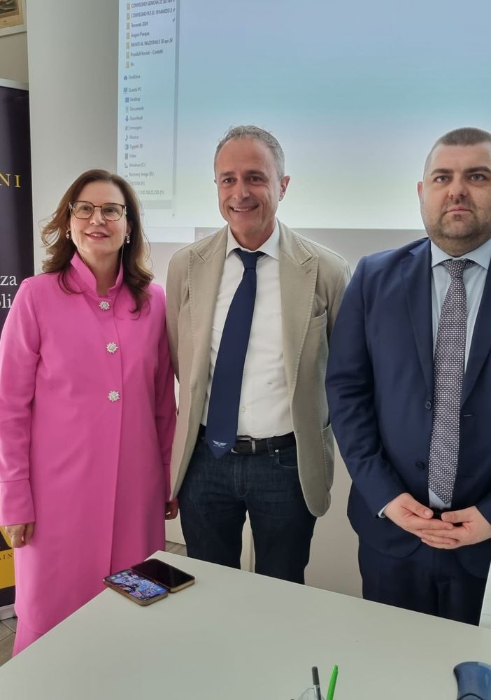 VIDEO. Reguzzoni in campo con Forza Italia: «Nessuna sfida alla Lega, ma in Europa si deve stare dove si decide»