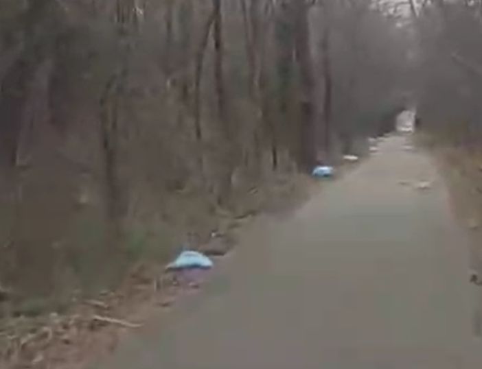 Rifiuti abbandonati in via Corelli a Busto Arsizio