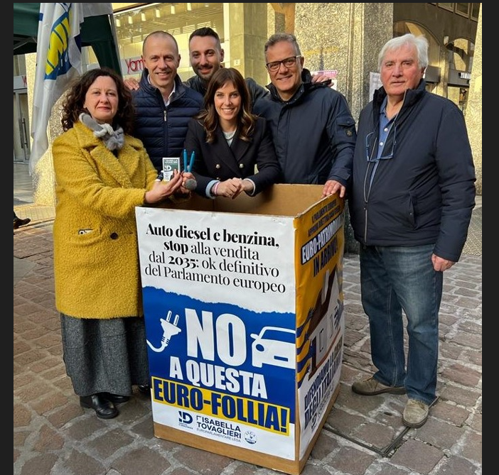 Stop auto benzina e diesel e case green, anche Romeo in piazza con la Lega di Busto. Tovaglieri: «Ambientalismo ideologico»