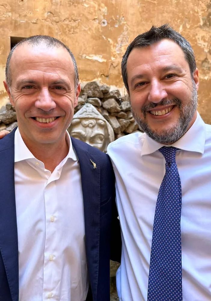 La foto con Romeo postata da Salvini sulla sua pagina Facebook