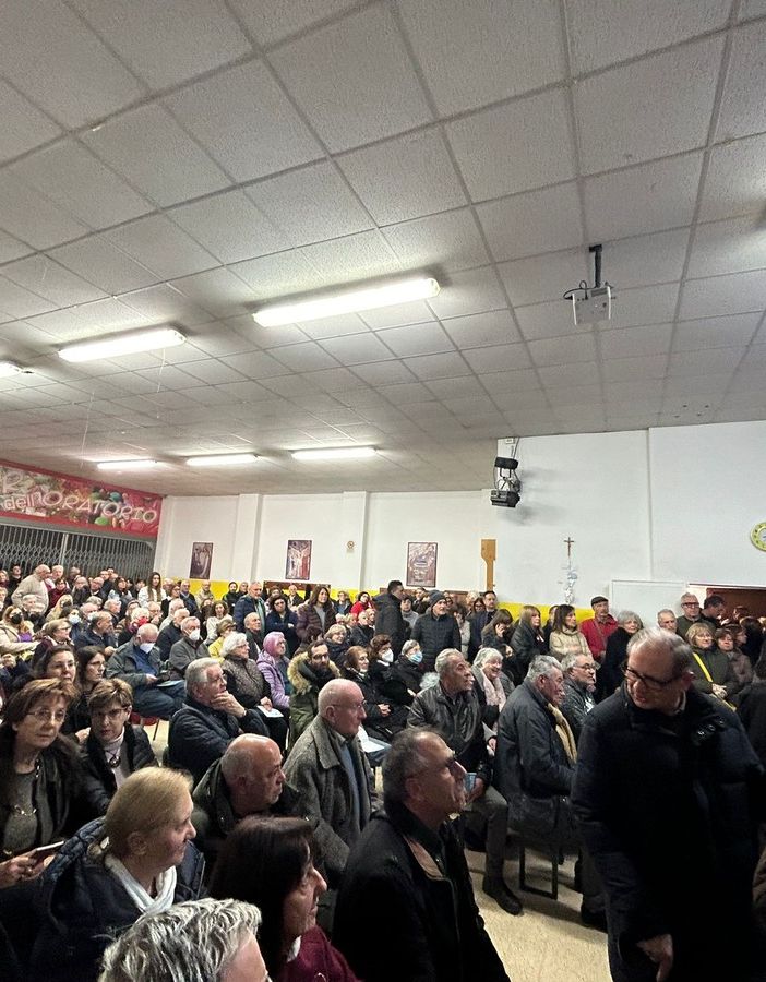 Sacco azzurro, folla e tensione ai Santi Apostoli