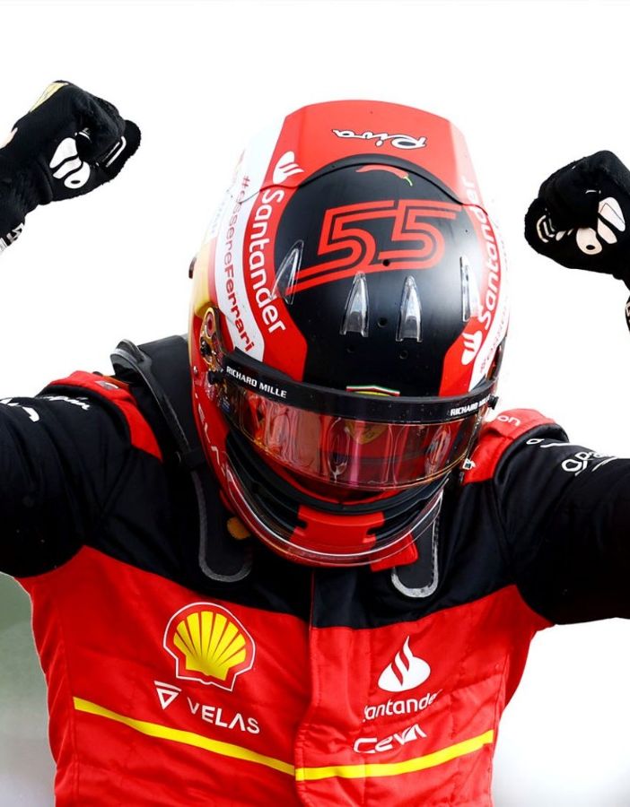 ¡Vamos Carlos! Vittoria storica per Sainz, rammarico Leclerc