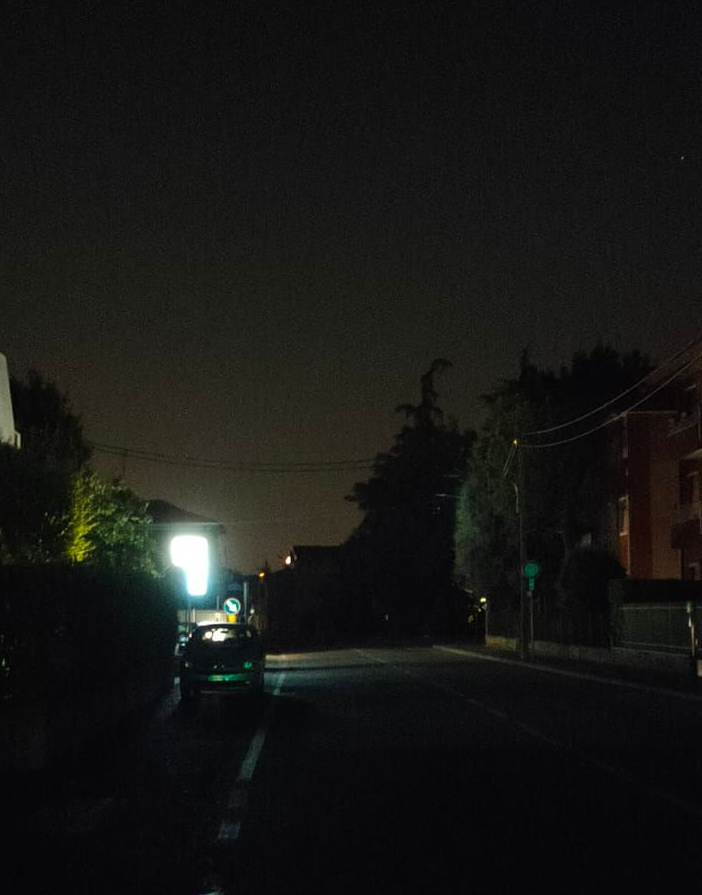 Via Cassano ieri sera al buio: foto per cortesia di Paolo Vignali