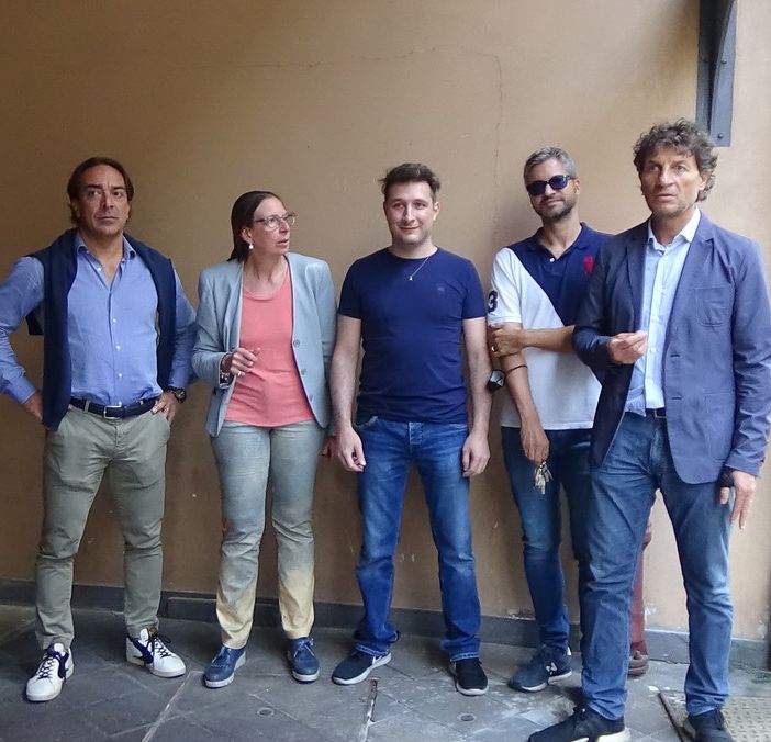 Sopralluogo in vicolo dell'Assunta: si sta per creare un varco nel muro