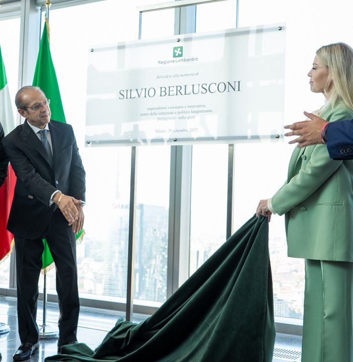 Aeroporto di Malpensa nel nome di Berlusconi. Fontana: «Giusto riconoscimento»