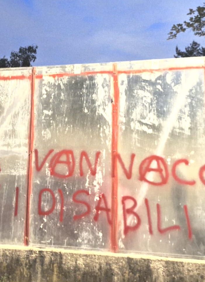 Busto, scritta contro il generale Vannacci