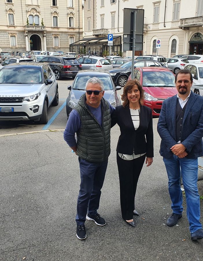La conferenza stampa in piazza Garibaldi