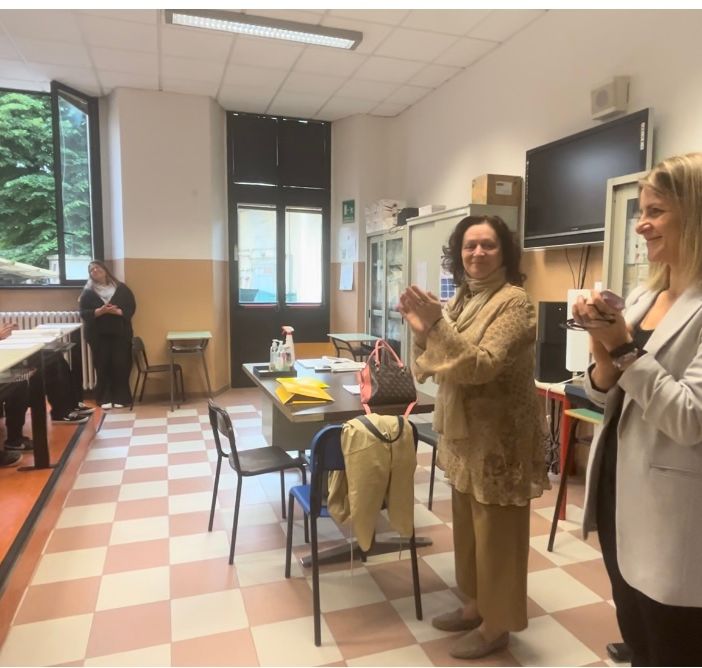 VIDEO. La patente sui banchi di scuola. Per «guidare il pensiero nei social»