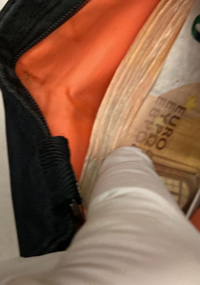 Ragazzino trova portafoglio con 3mila euro e lo consegna alla direttrice del supermercato