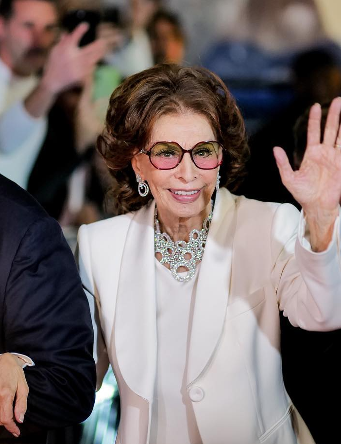 Sophia Loren è stata accompagnata da Luciano Cimmino - foto da profilo ufficiale Sophia Loren Restaurant