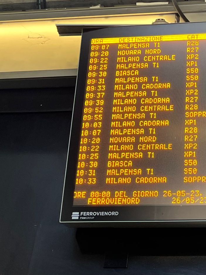 Sciopero dei trasporti, venerdì a rischio per i pendolari. E già code in autostrada